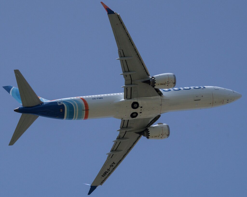 Boeing 737 MAX spoločnosti flydubai počas vzletu